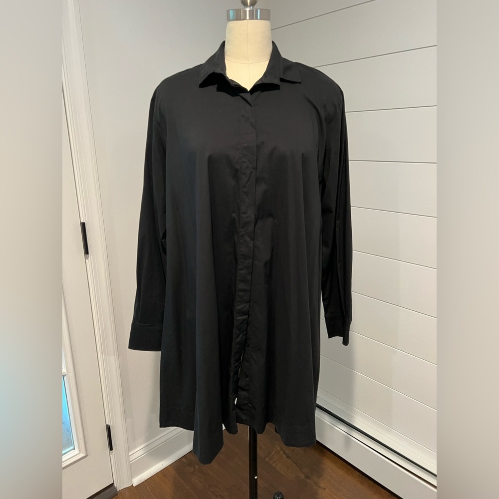 Comfy USA light weight blk Tunic w/ cute zipper. Flattering. Gorgeous material